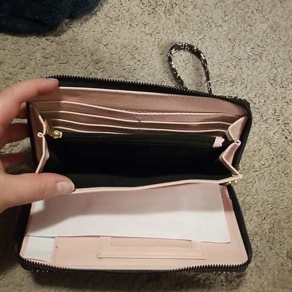 Betsey Johnson Floral Wristlet/Wallet - Picture 5 of 6